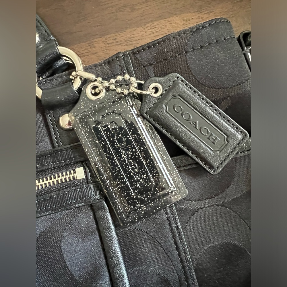 Coach Poppy Tote - Picture 3 of 14